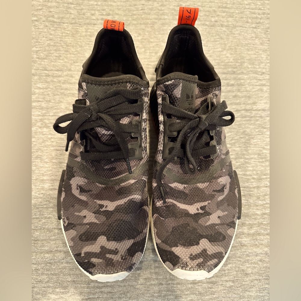 MENS ADIDAS NMD SNEAKERS. BLK WHITE CAMO. SIZE 10.5.